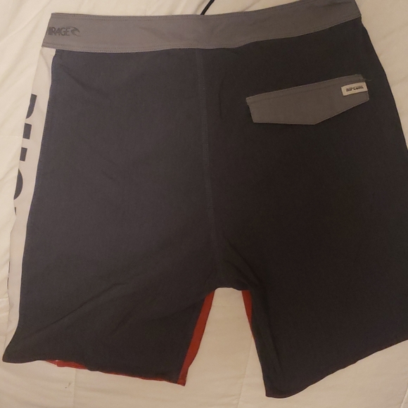 Ripcurl board shorts - Picture 2 of 4